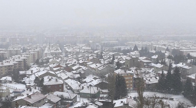 Eskişehir'e kar fırtına ile geri döndü