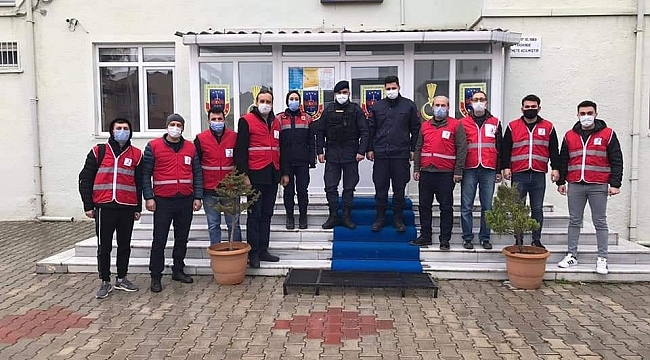 Esnaflara siperlik ve maske dağıttılar