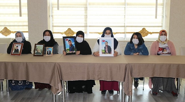 Evlat nöbetindeki aileler kısıtlamaya rağmen eylemlerini sürdürüyor