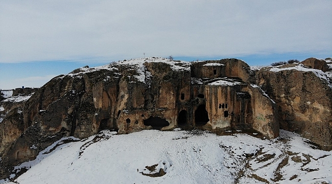 Frigya'da kayaya oyularak yapılan Ayazini Kilisesi inanç turizmine kazandırılacak