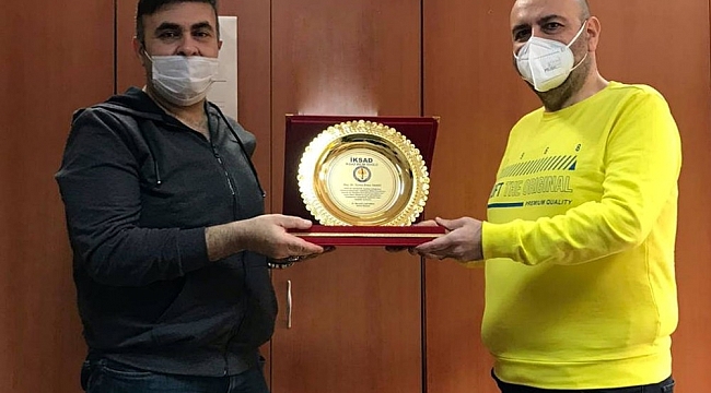 GAÜN Öğretim Üyesi Doç. Dr. Yunus Emre Tansü'ye iki ödül