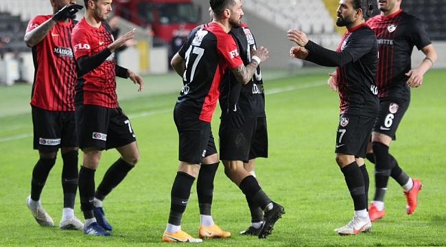 Gaziantep FK uzatmalarda yıkılıyor