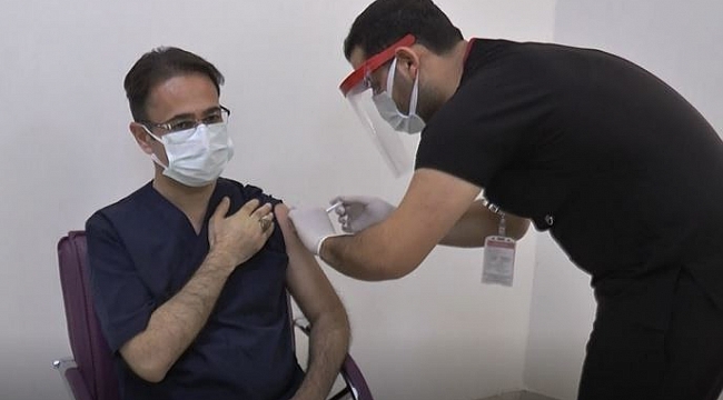 Gaziantep'te ilk korona aşısı il sağlık müdürüne yapıldı