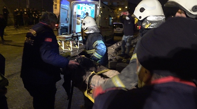 Gaziantep'te metruk bina çöktü: 4 yaralı