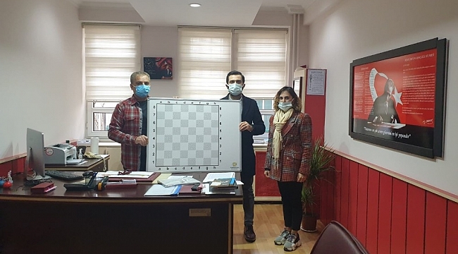 Gebze'deki çevreci okullara hediye