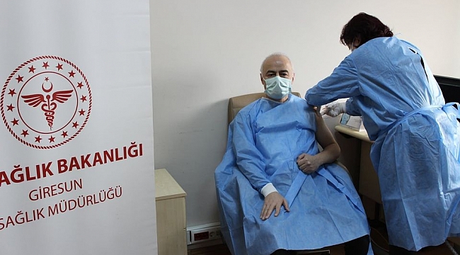 Giresun'da Korona virüs aşısı sağlık çalışanlarına uygulanmaya başlandı