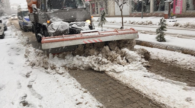 Gölbaşı'nda kar temizleme çalışmaları sürüyor