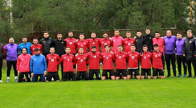Gölcükspor Antalya kampında top başı yaptı