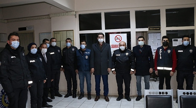 Görevi başındakileri ziyaret edip tatlı ikram ettiler