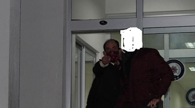 Gözaltına alınan muhtar gazetecilere akıl almaz hareket
