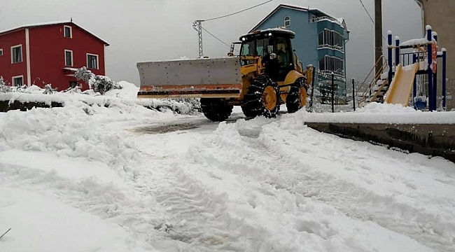 Gülüç'te kardan kapanan yollar açılıyor