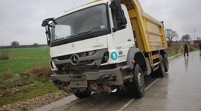 Hafriyat kamyonu yoldan çıktı: 1 yaralı