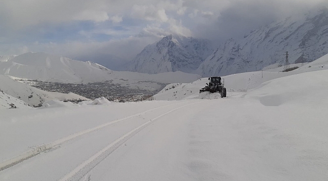 Hakkari'de 259 yerleşim yeri ulaşıma kapandı