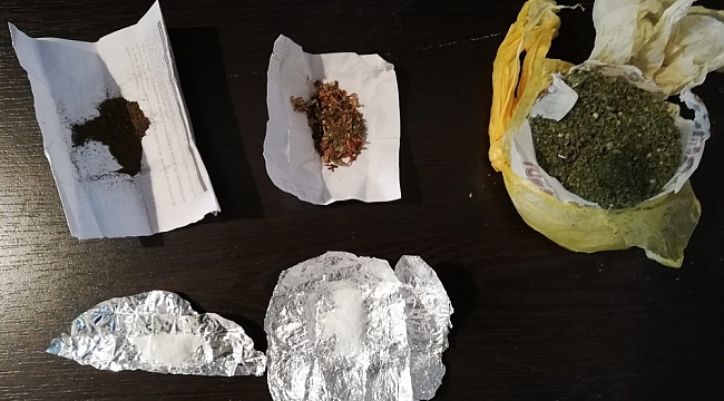 Hatay'da otomobilin tavanından uyuşturucu çıktı