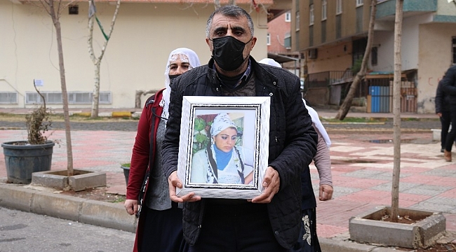 HDP'ye karşı başkaldıran annelerin eylemine bir aile daha katıldı