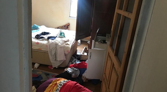Hırsız umduğunu bulamadı, evi alt üst etti