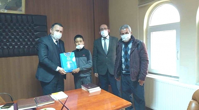 Hisarcık'ta Hafızlık hazırlık sınıfı öğrencilerine tablet bilgisayar