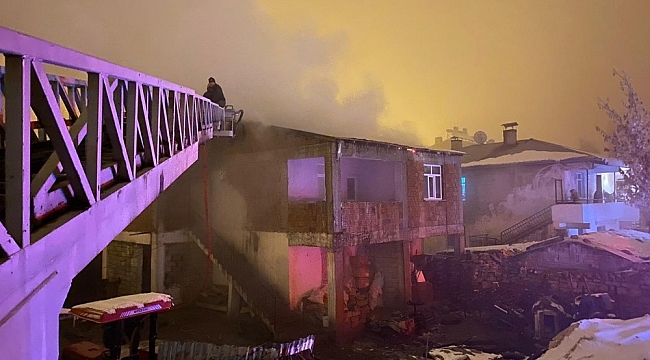 Horasan'da çatı yangını korkuttu