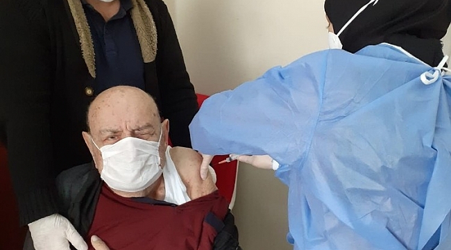 Huzurevi sakinlerine korona aşısı yapıldı