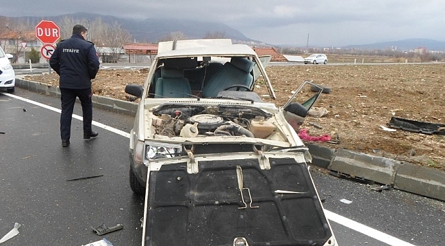 İki otomobilin çarpıştığı kazada 6 kişi yaralandı