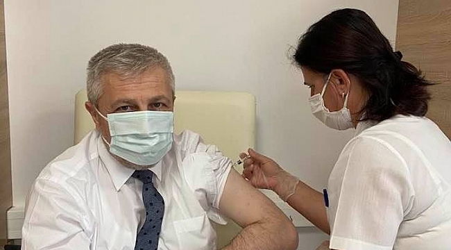 İl Sağlık Müdürü Dr.Yavuzyılmaz, aşının 2. dozunu yaptırdı.