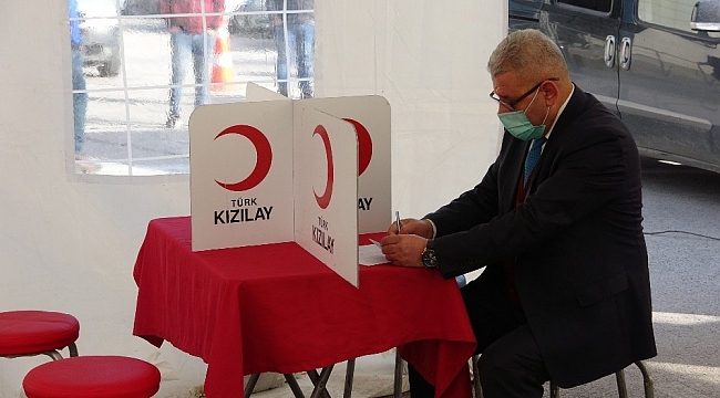 İnsanlara umut olmak için 22 yıldır Kızılay'a kan bağışlıyor