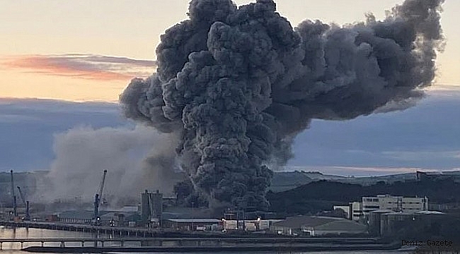 İrlanda'nın Cork Limanında büyük yangın