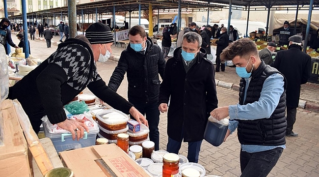 İscehisar'da belediye ekipleri pazarda hijyen denetimi yaptı