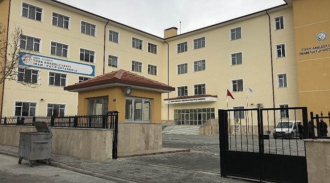 Isınmak isterken yaktığı ateşten zehirlenerek öldü