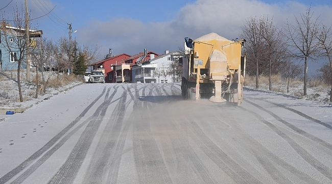 Isparta Belediyesi don olayına karşı tuzlama çalışması yaptı