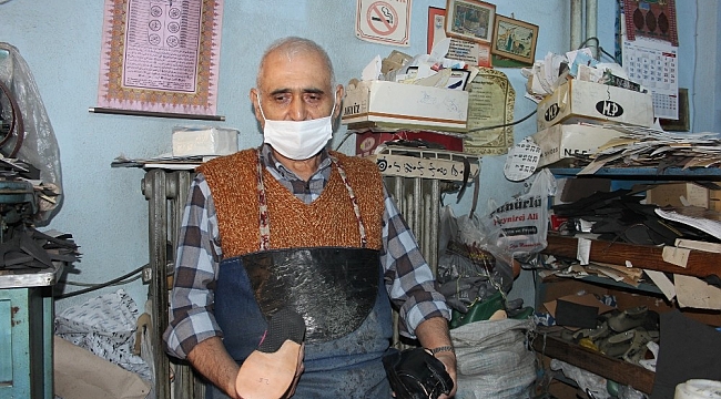 Isparta'da el emeği ayakkabı üretimi teknolojiye direniyor