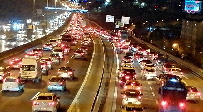 İstanbul'da kısıtlamaya dakikalar kala trafik yoğunluğu