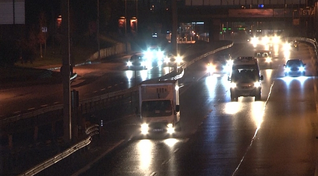 İstanbul'da sokağa çıkma kısıtlaması sona erdi, yollarda hareketlilik başladı