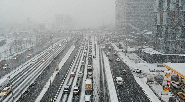 İstanbul'da trafik durma noktasına geldi