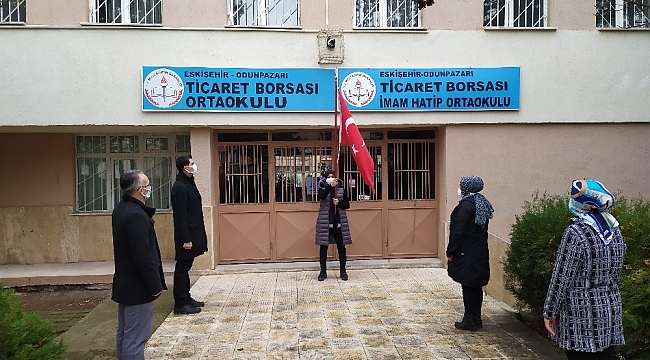 İstiklal Marşını coşku ile okudular