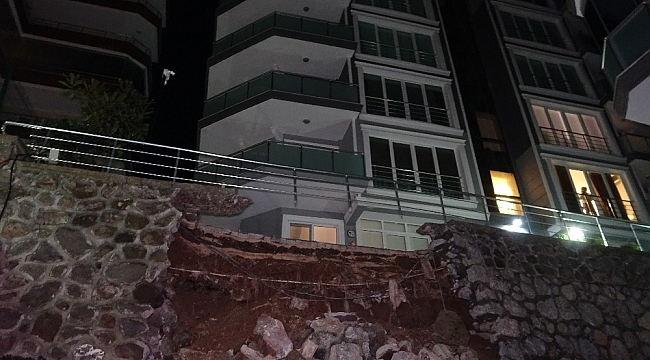 İstinat duvarı çöktü, sesi duyan "deprem oluyor" zannetti