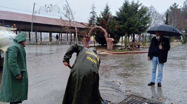 itfaiye ekiplerinden su baskınlarına karşı yoğun mesai