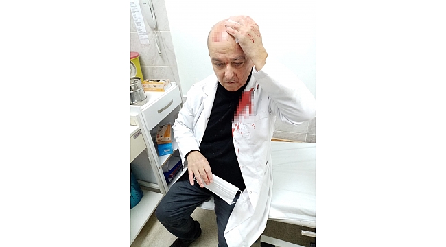İzmir'de doktora taşlı saldırı: Maske uyarısı yapan doktorun kafasını yardı