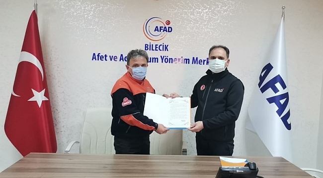 İzmir Valisi Köşger'den Bilecik AFAD personeline teşekkür mektubu