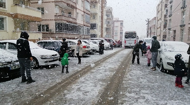 İzmir'de kar sevinci