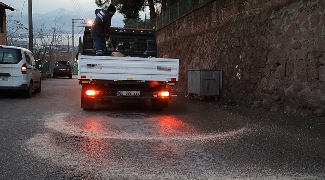 İzmit Belediyesi buzlanmaya karşı 724 sahada