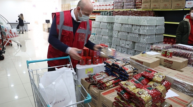 İzmit Belediyesi, toprak mahsullerini ihtiyaç sahipleriyle buluşturuyor