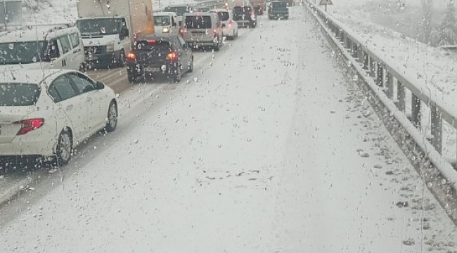 İznik ile Yenişehir arasında araçlar mahsur kaldı