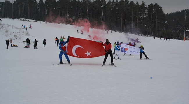 JAK timlerinden Afetlere duyarlılık için kayaklı gösteri