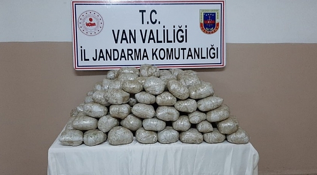 Jandarma, katır sırtındaki çuvallarda 122 kilo esrar ele geçirildi