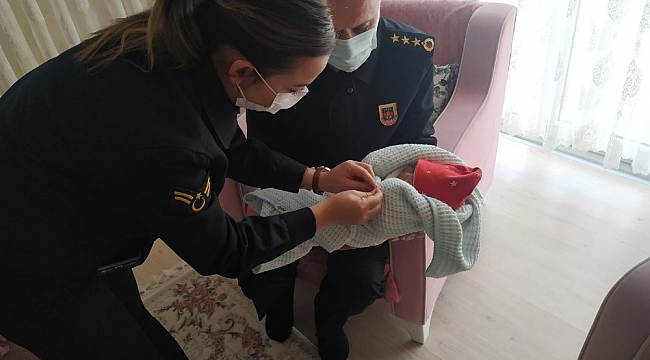 Jandarmadan sel şehidinin doğum yapan ailesine ziyaret