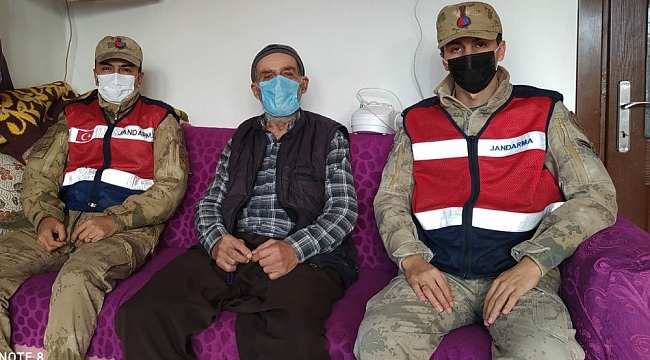 Jandarmadan yaşlılara doğum günü sürprizi