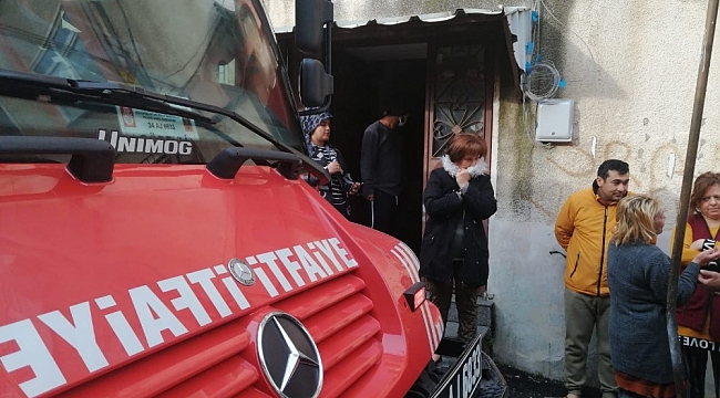 Kadıköy'de iki katlı binada çıkan yangın paniğe neden oldu
