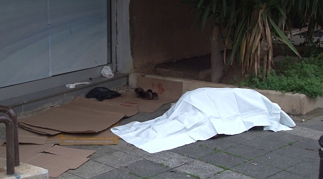 Kadıköy'de sokakta yaşayan yaşlı adam ölü bulundu