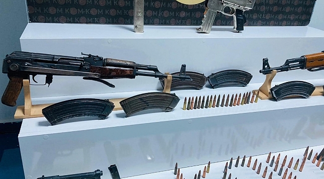 Kalaşnikofla haraç isteyen zanlının evi cephanelik gibi